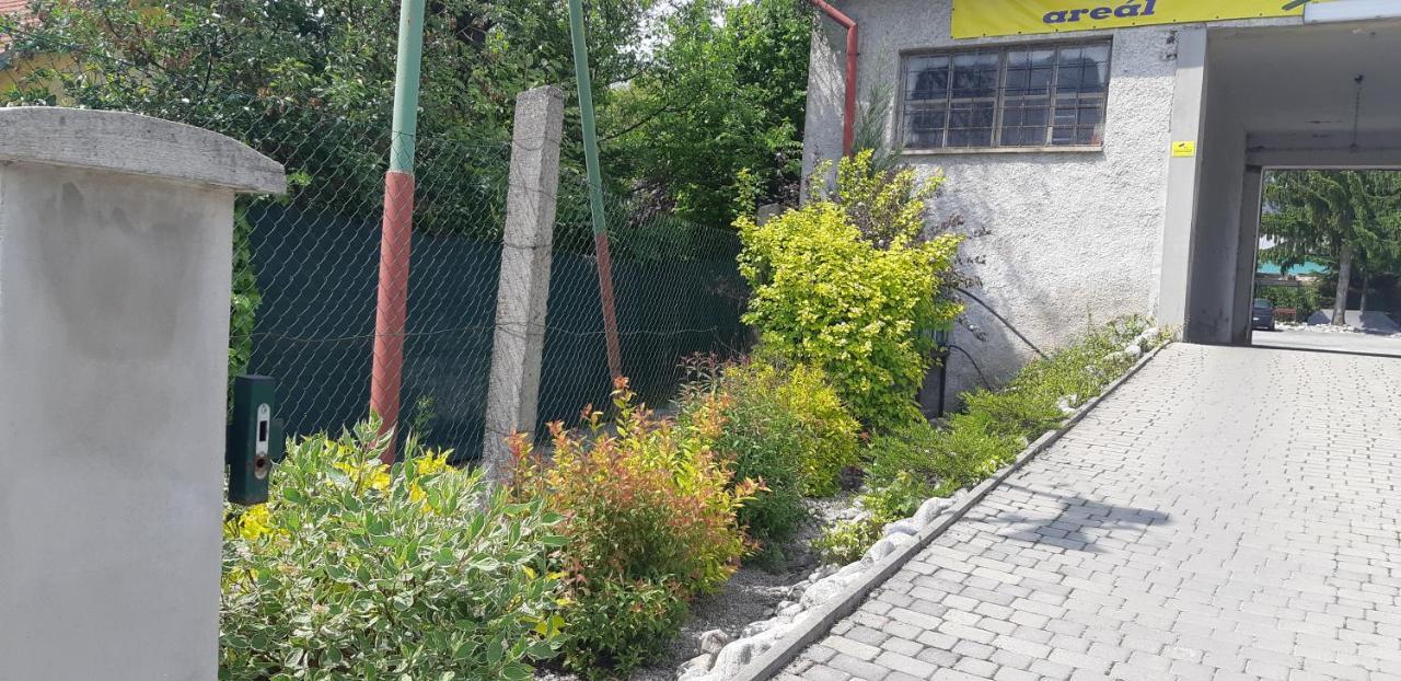 Apartman Yvet Sucany Exterior photo
