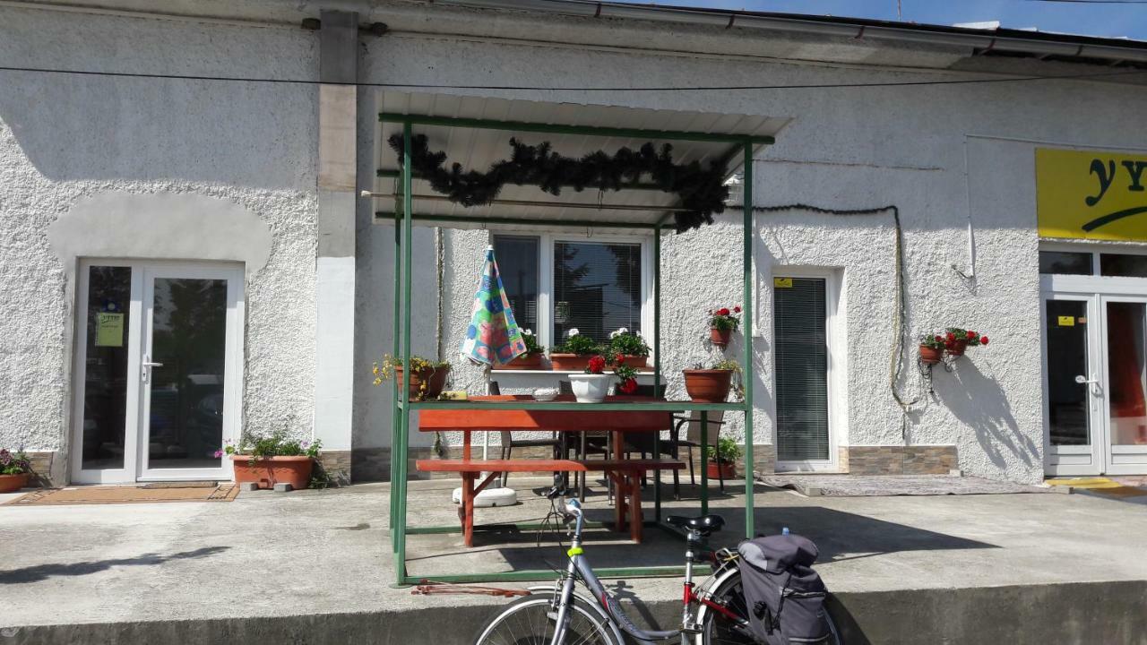 Apartman Yvet Sucany Exterior photo